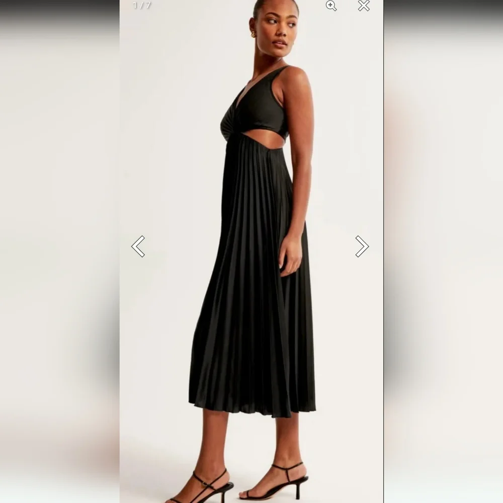 Abercrombie & Fitch Giselle Pleated Cutout Maxi Dress